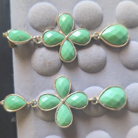 Emerald and Gold Long Flower Earrings - Picture 3 of 7